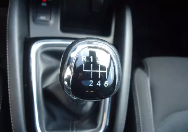 NISSAN Qashqai 1.3 DIG-T N-Connecta