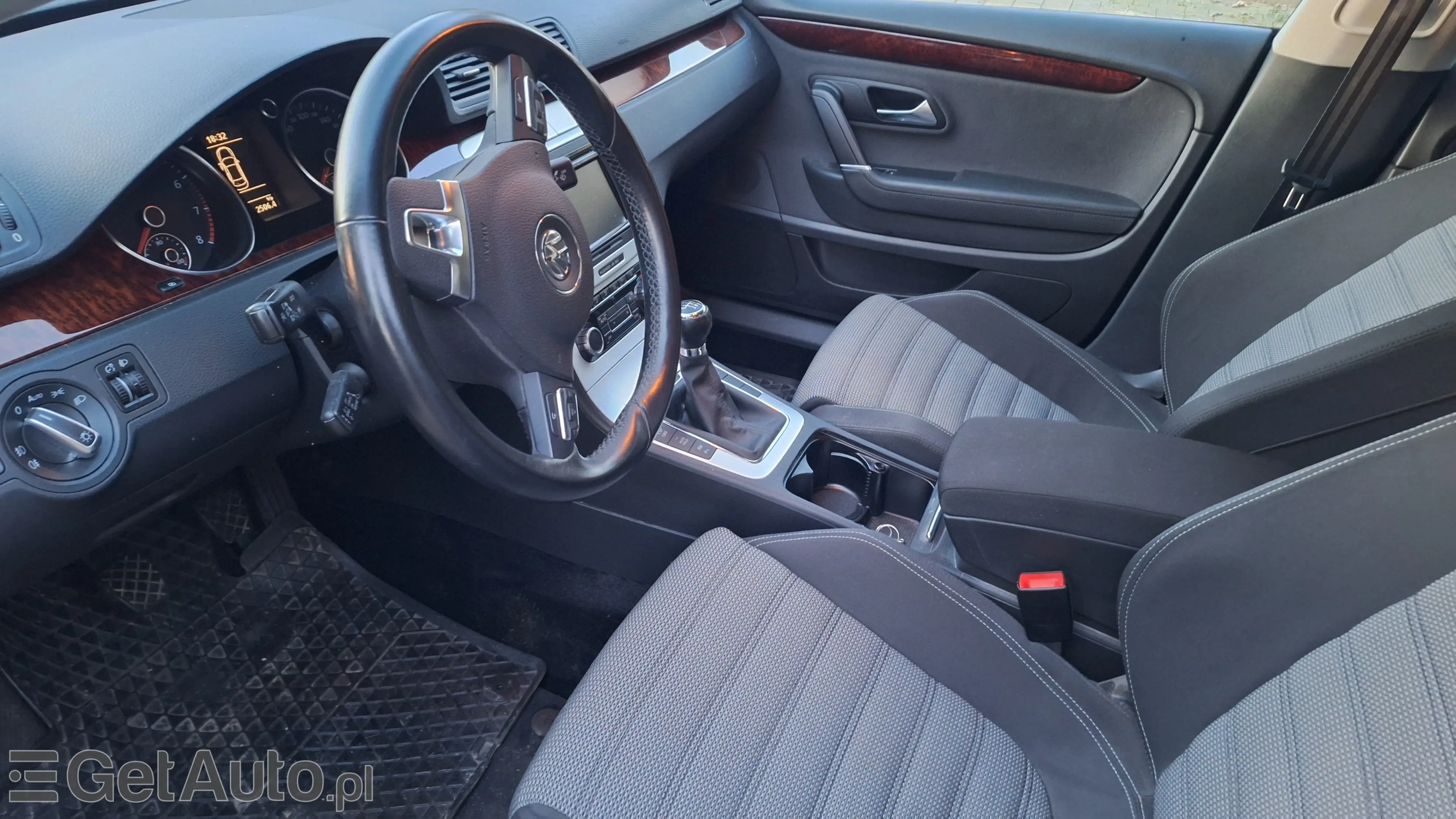 VOLKSWAGEN Passat Sportline