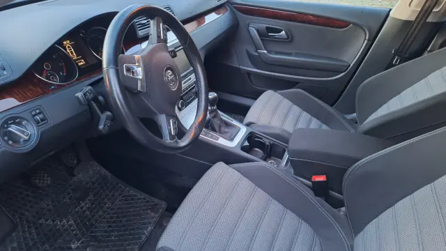 VOLKSWAGEN Passat Sportline