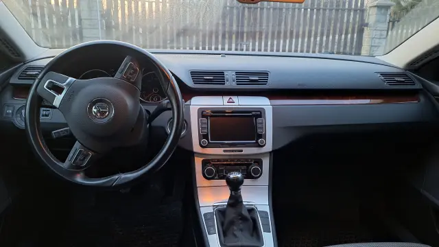 VOLKSWAGEN Passat Sportline