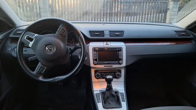 VOLKSWAGEN Passat Sportline