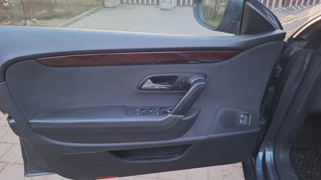 VOLKSWAGEN Passat Sportline