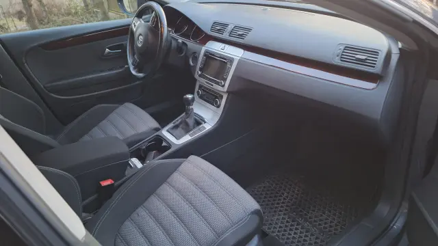 VOLKSWAGEN Passat Sportline