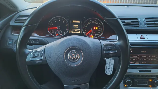 VOLKSWAGEN Passat Sportline