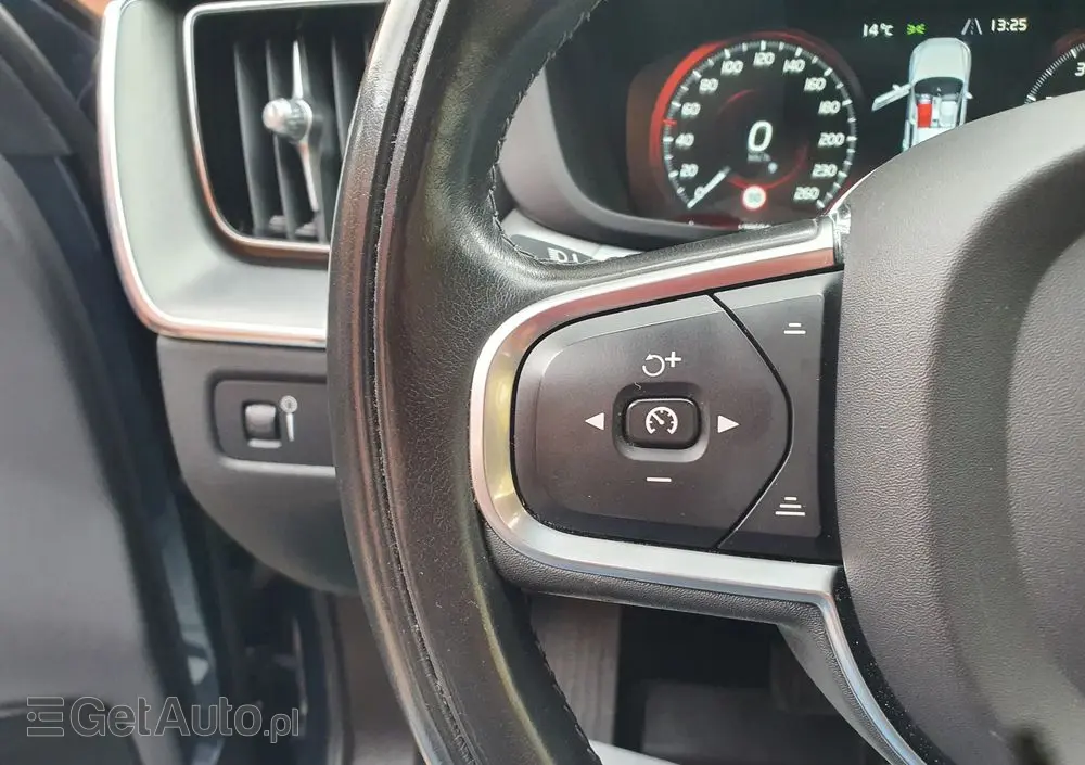 VOLVO XC 60 B4 B Geartronic Momentum Pro