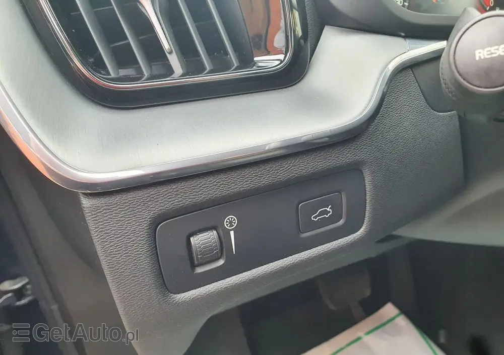 VOLVO XC 60 B4 B Geartronic Momentum Pro