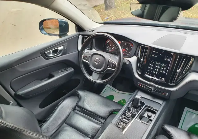 VOLVO XC 60 B4 B Geartronic Momentum Pro