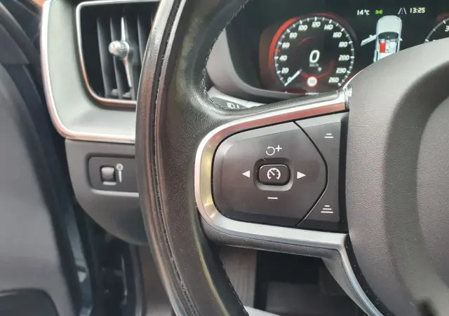 VOLVO XC 60 B4 B Geartronic Momentum Pro