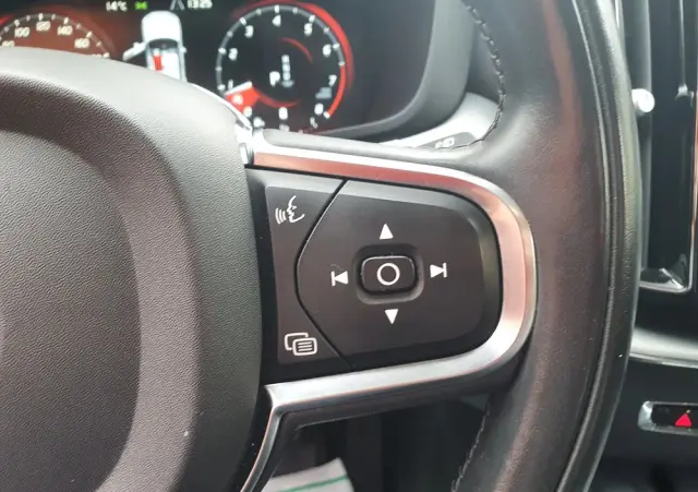 VOLVO XC 60 B4 B Geartronic Momentum Pro