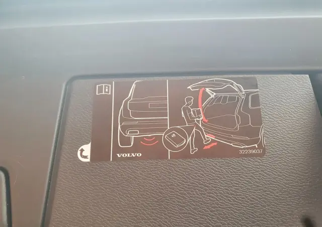 VOLVO XC 60 B4 B Geartronic Momentum Pro