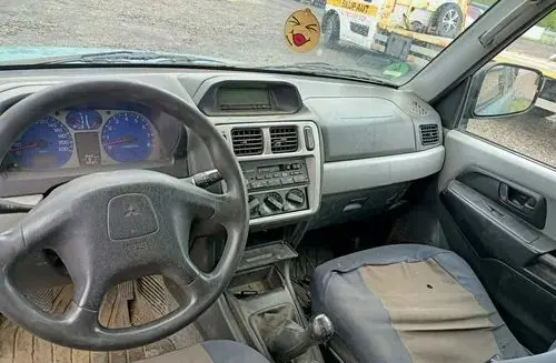 MITSUBISHI Pajero 