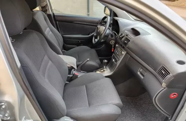 TOYOTA Avensis 