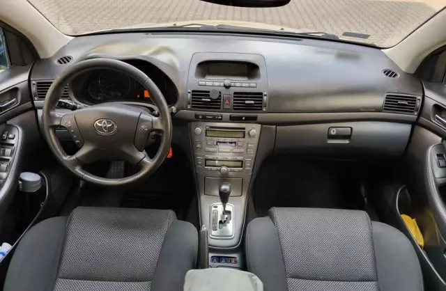 TOYOTA Avensis 