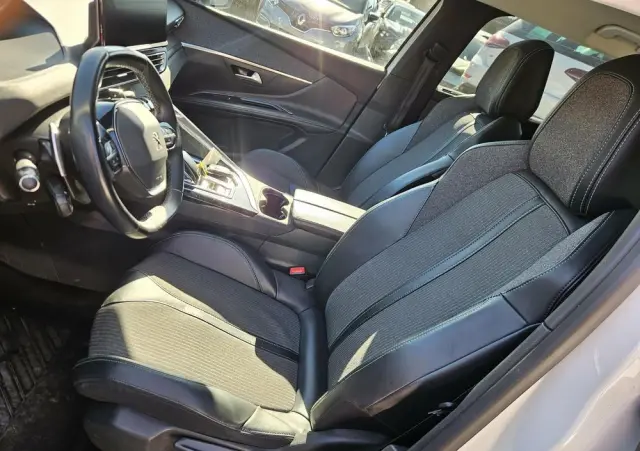 PEUGEOT 5008 BlueHDi 130 EAT8 Allure Pack