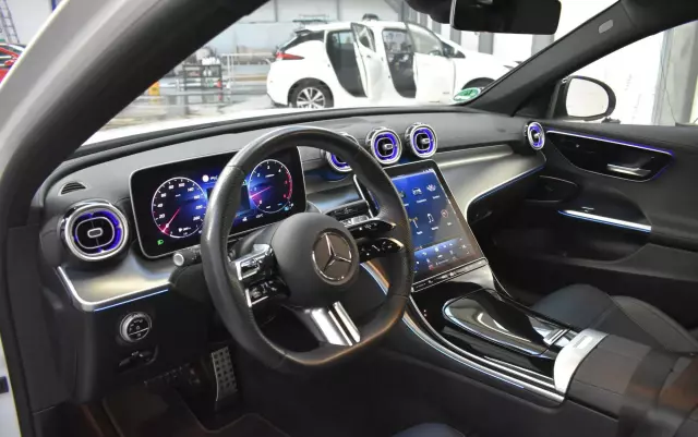 MERCEDES-BENZ Klasa C 200 d T 9G-TRONIC AMG Line