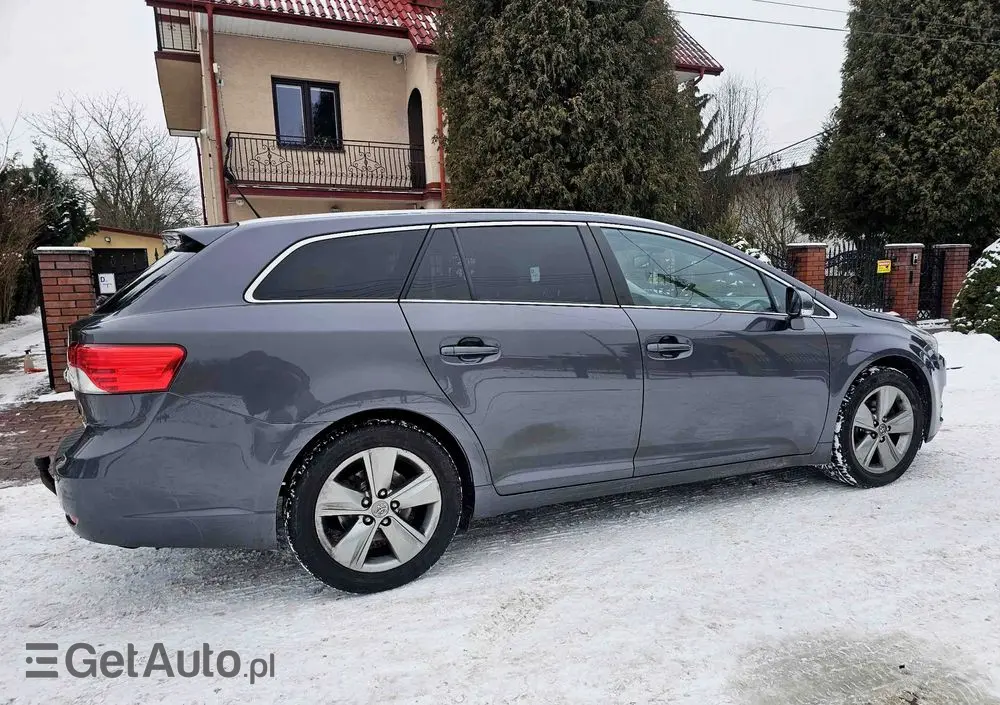 TOYOTA Avensis 1.8 Premium EU5
