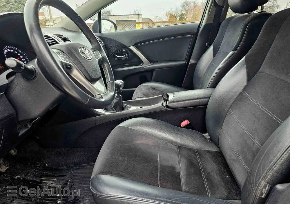 TOYOTA Avensis 1.8 Premium EU5