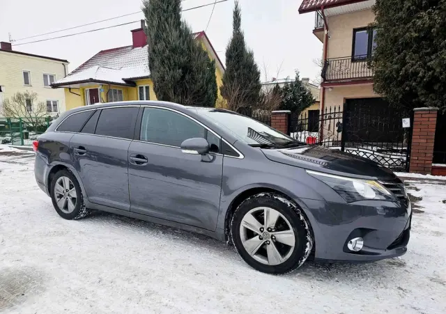 TOYOTA Avensis 1.8 Premium EU5
