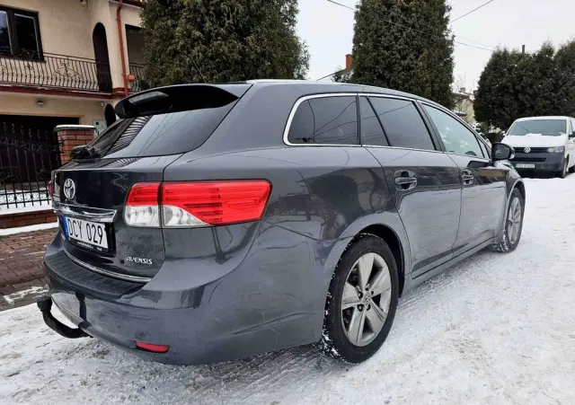 TOYOTA Avensis 1.8 Premium EU5