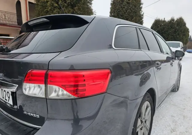 TOYOTA Avensis 1.8 Premium EU5