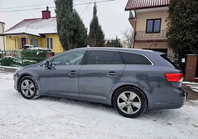 TOYOTA Avensis 1.8 Premium EU5
