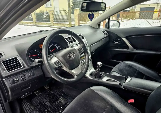 TOYOTA Avensis 1.8 Premium EU5