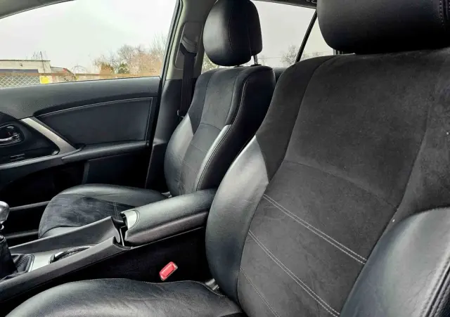 TOYOTA Avensis 1.8 Premium EU5