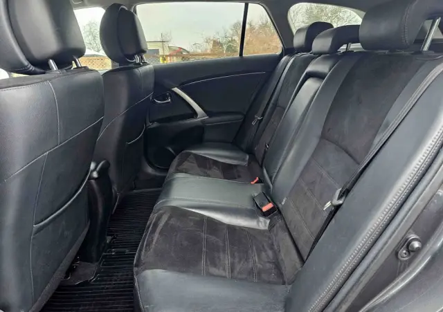 TOYOTA Avensis 1.8 Premium EU5