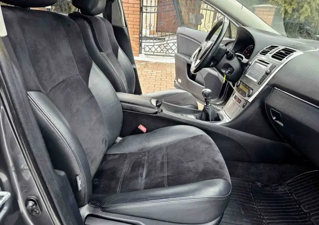 TOYOTA Avensis 1.8 Premium EU5