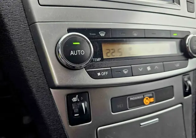 TOYOTA Avensis 1.8 Premium EU5