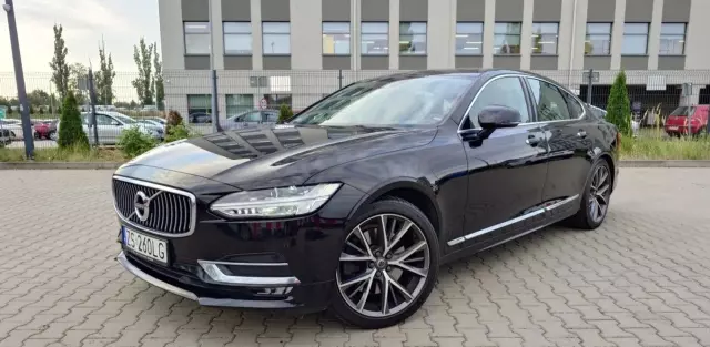 VOLVO S90 