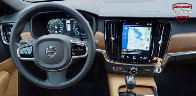 VOLVO S90 
