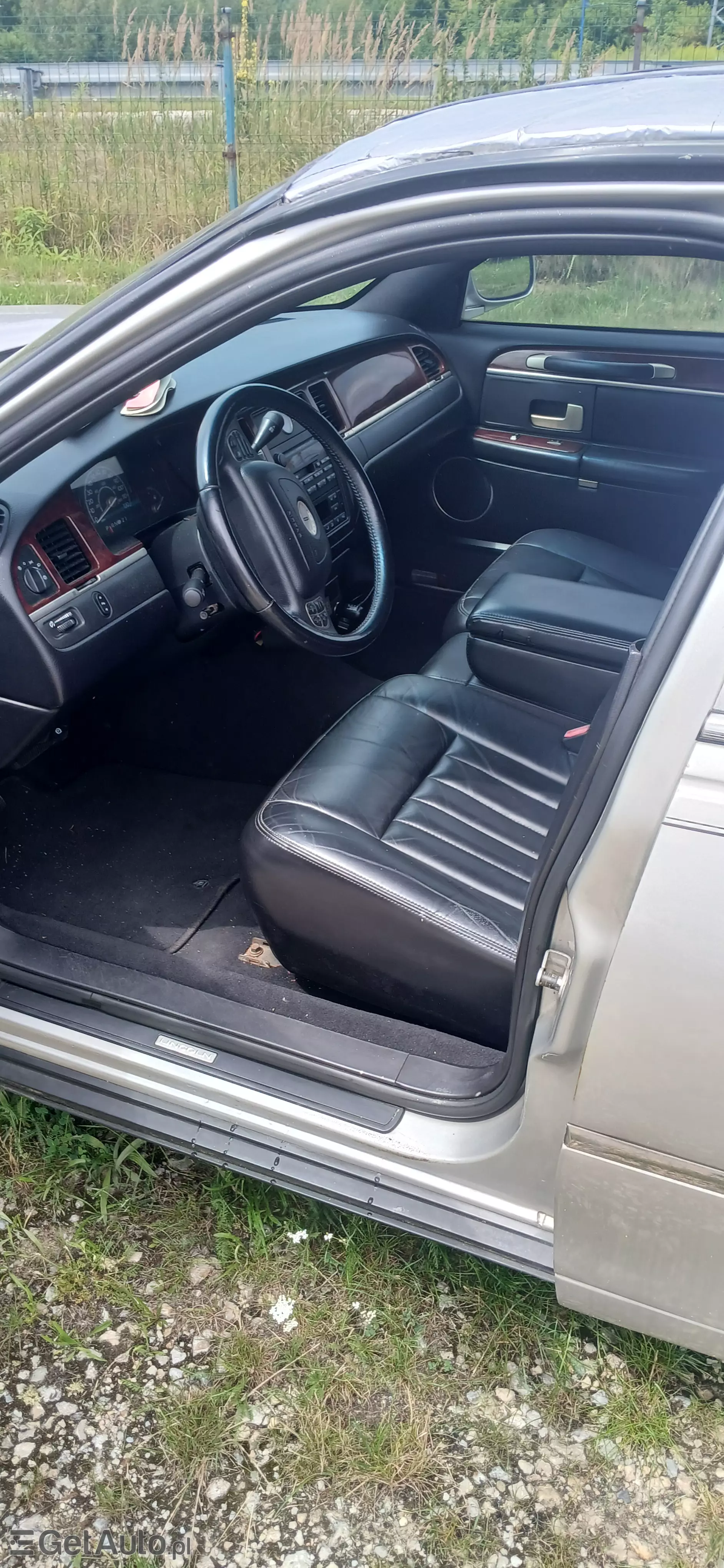 LINCOLN Town Car 4.6 V8 (208 KM)