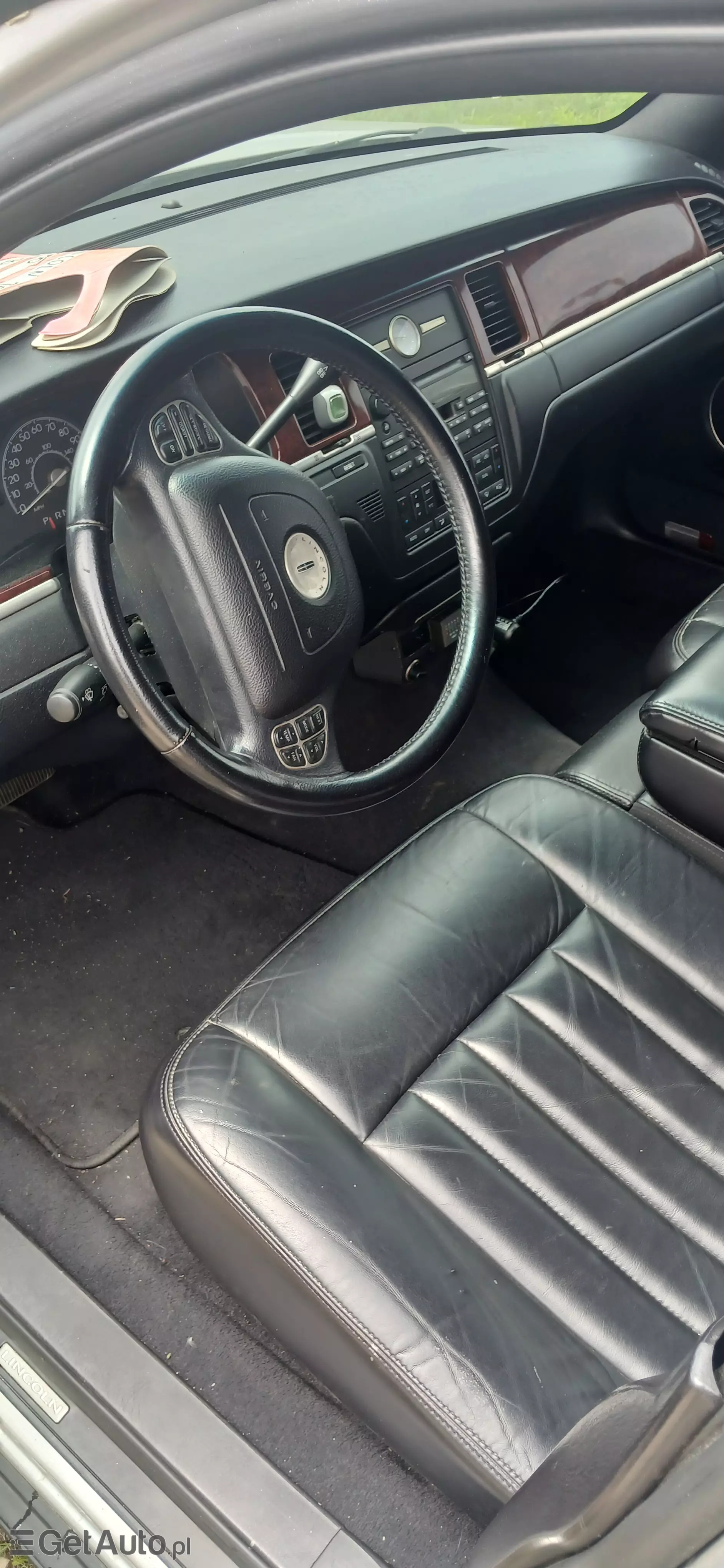 LINCOLN Town Car 4.6 V8 (208 KM)