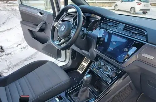 VOLKSWAGEN Touran 