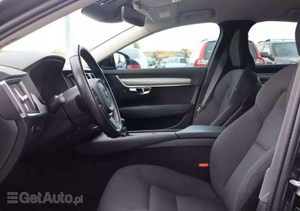 VOLVO S90 D4 Momentum