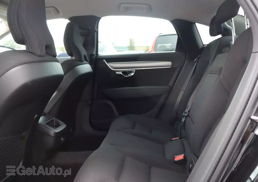 VOLVO S90 D4 Momentum