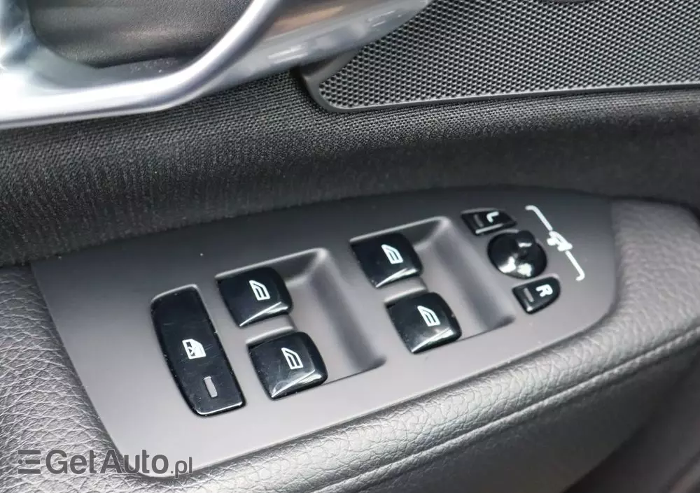 VOLVO S90 D4 Momentum