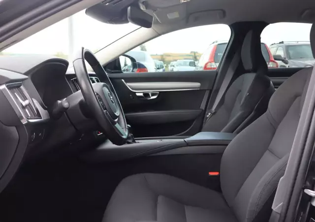 VOLVO S90 D4 Momentum