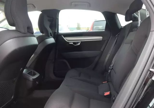 VOLVO S90 D4 Momentum