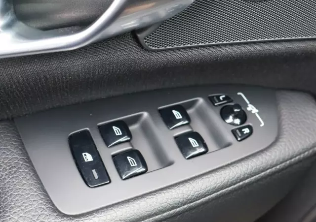 VOLVO S90 D4 Momentum