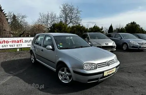 VOLKSWAGEN Golf 