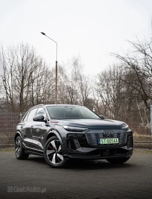 AUDI Q6 