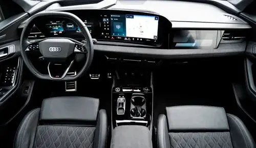 AUDI Q6 