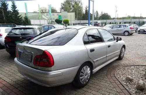 MITSUBISHI Carisma 