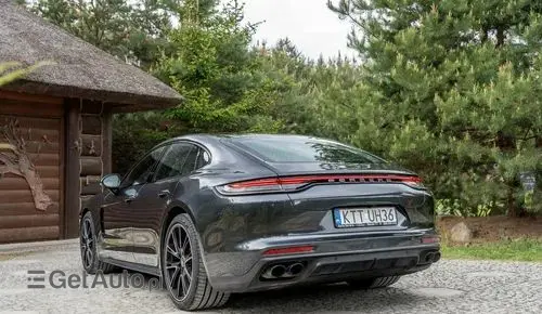 PORSCHE Panamera 