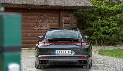 PORSCHE Panamera 