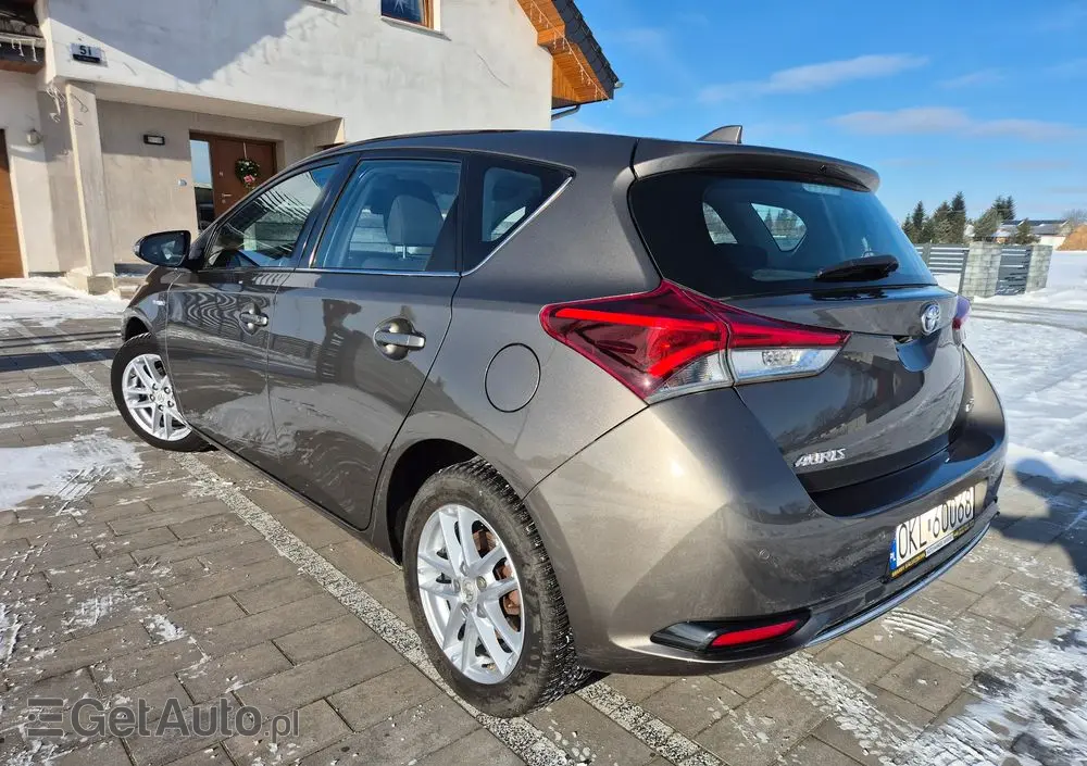 TOYOTA Auris 