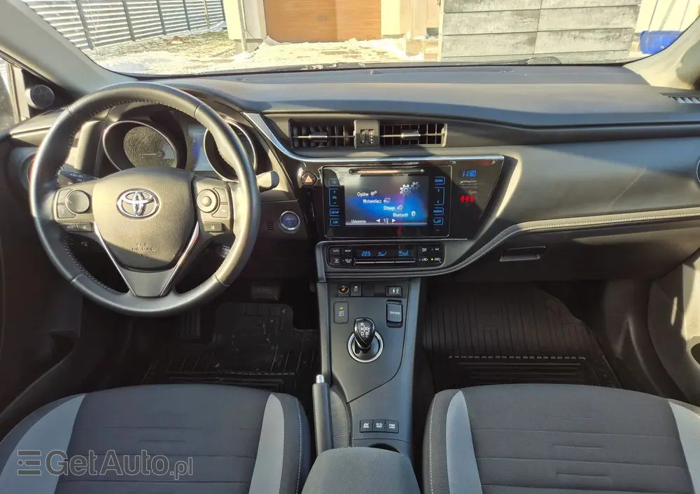 TOYOTA Auris 