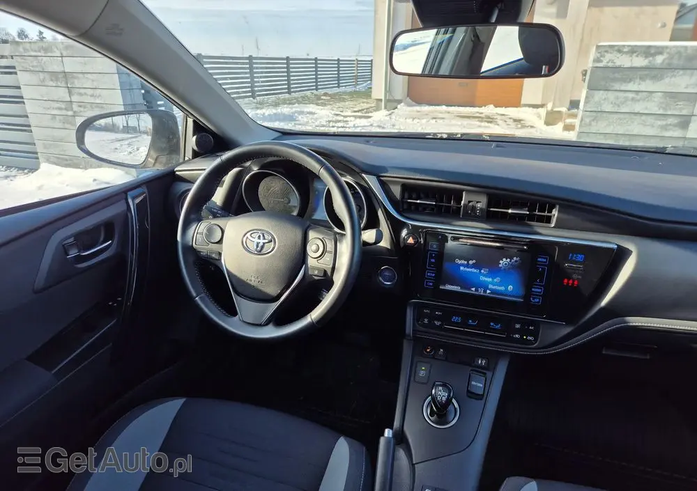 TOYOTA Auris 